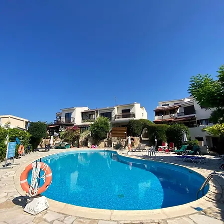 アパート Nest In *